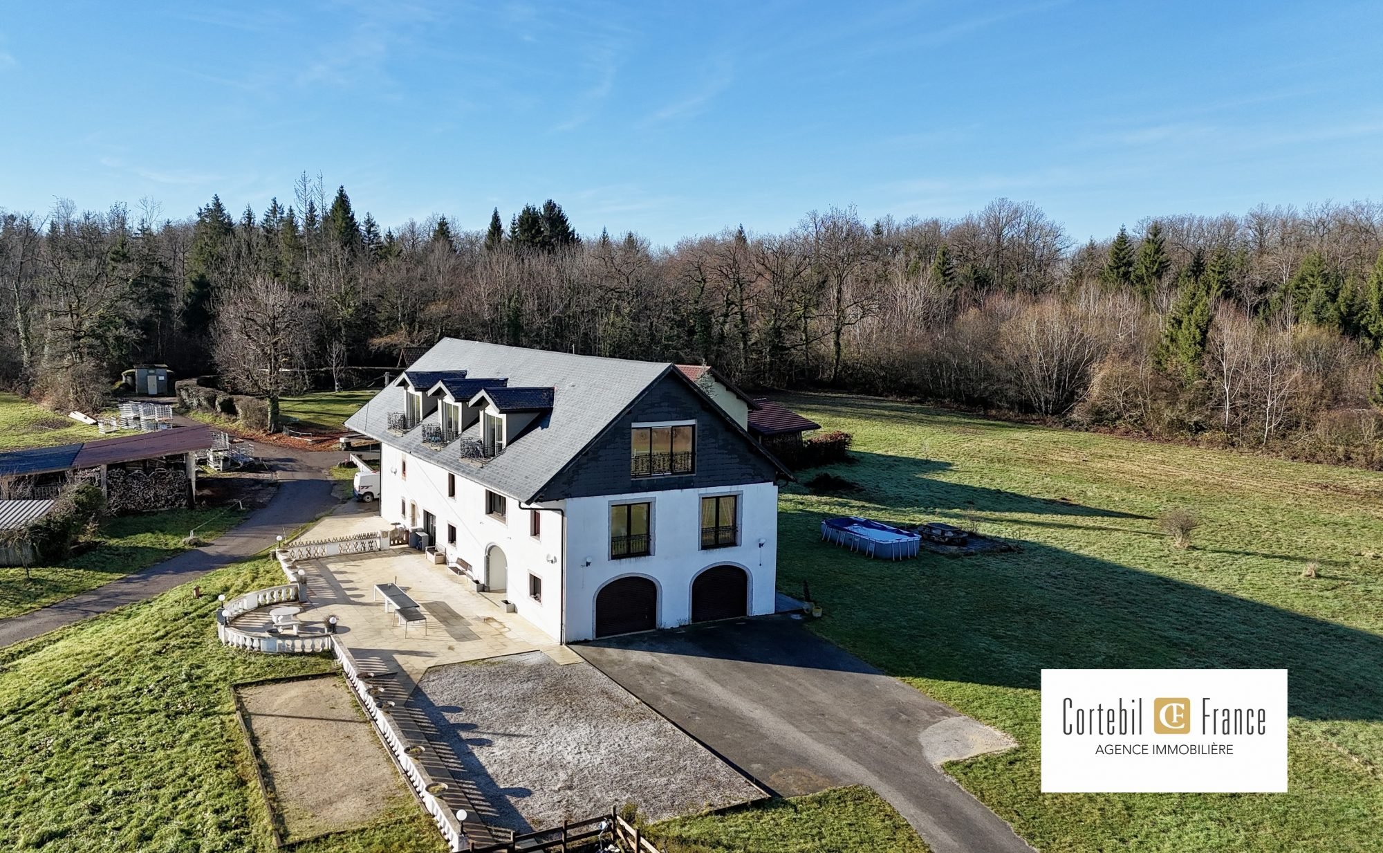 A Vendre A Cercier - Bâtisse De 512 m2 Habitables